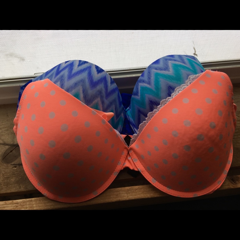 Set of 2 push-up bras